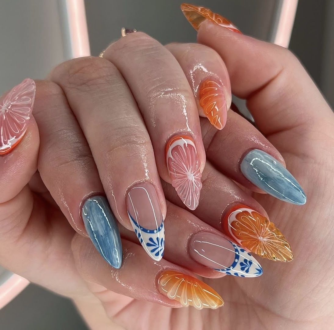Bee Nails & Spa (Bumblebee)